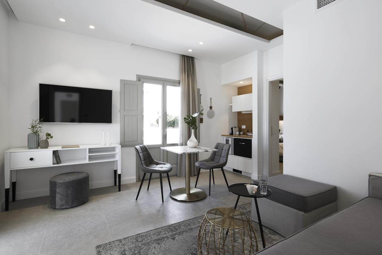 Altera Pars Suites Messaria  Ngoại thất bức ảnh