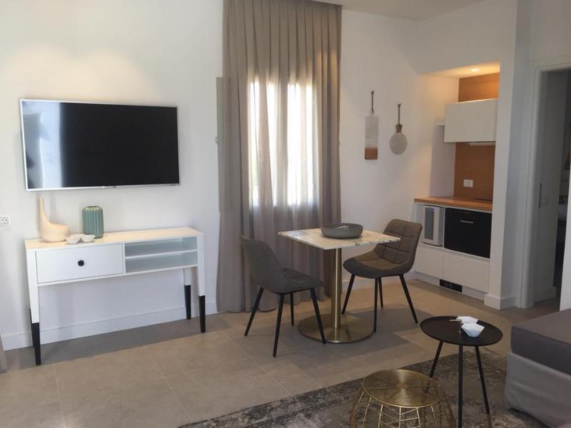 Altera Pars Suites Messaria  Ngoại thất bức ảnh